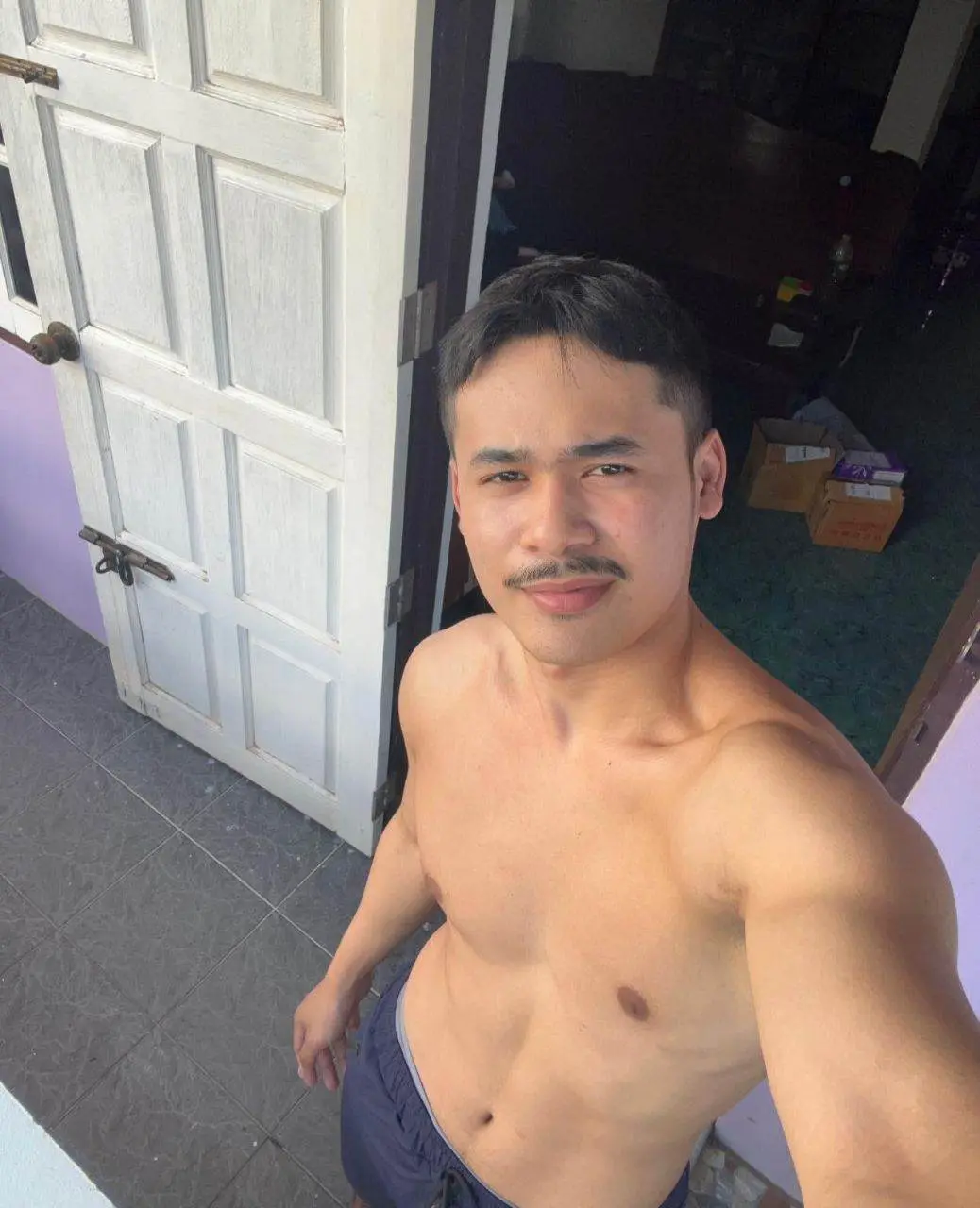 หนุ่มแน่นๆ แฟนใคร