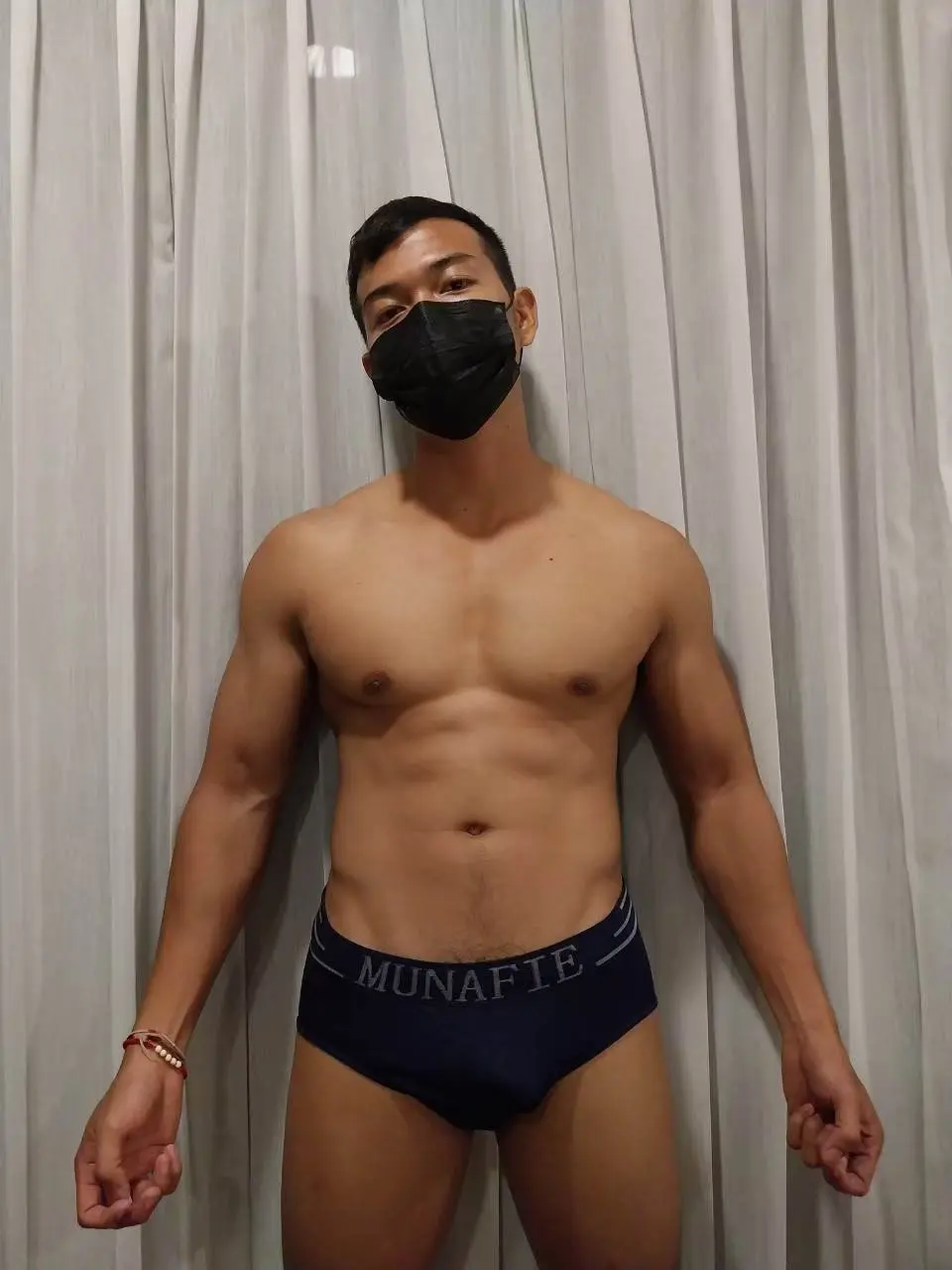 หนุ่มไทยบ้าน