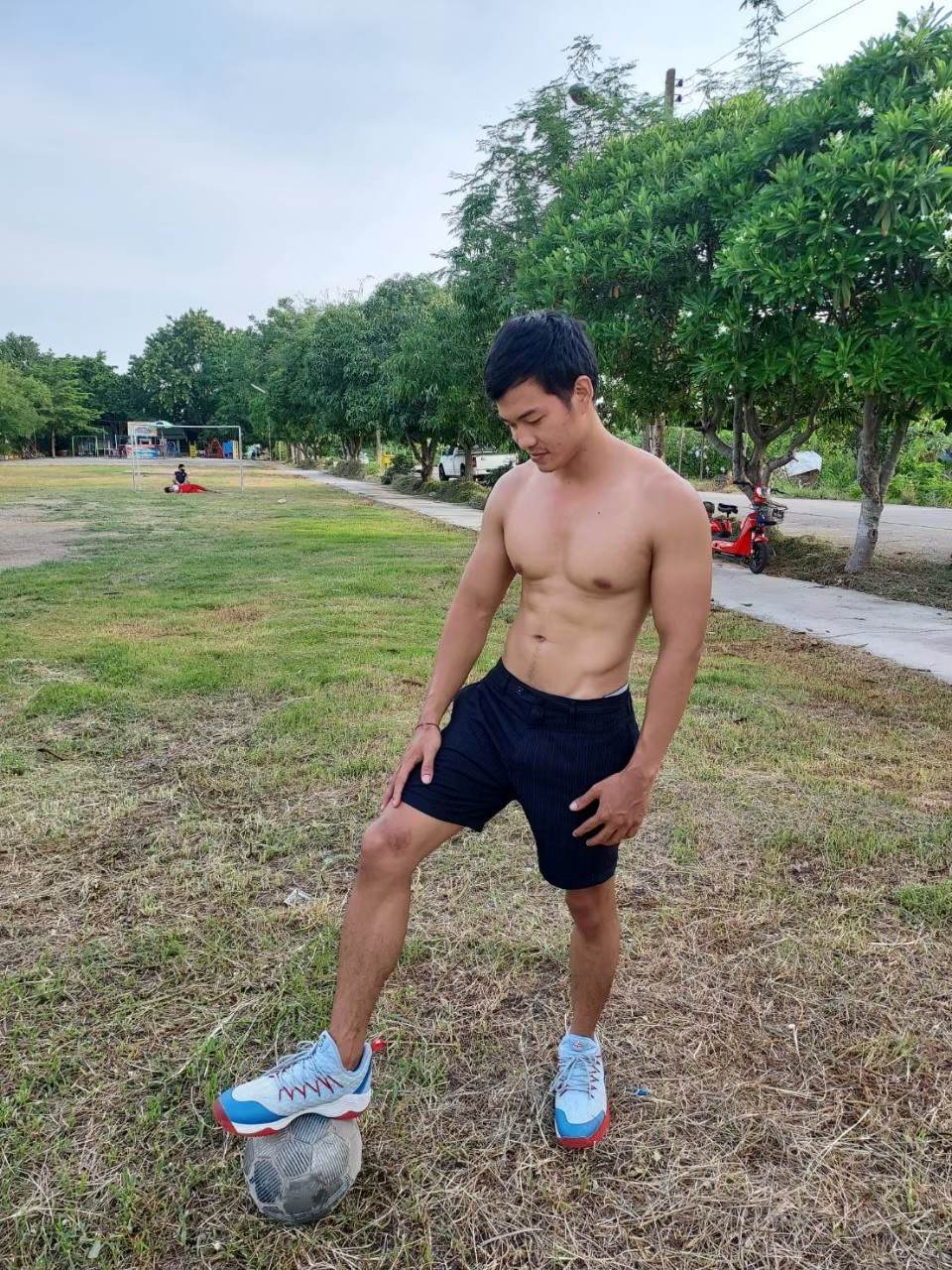 หนุ่มไทยบ้าน