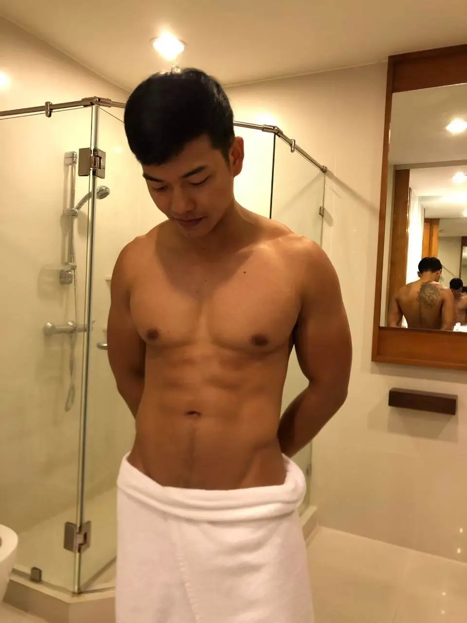 หนุ่มไทยบ้าน