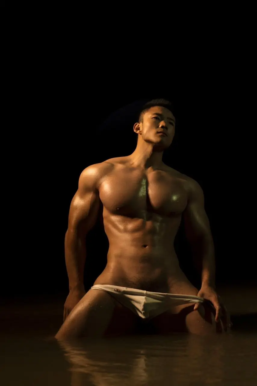 นักกล้าม หนุ่มจีน