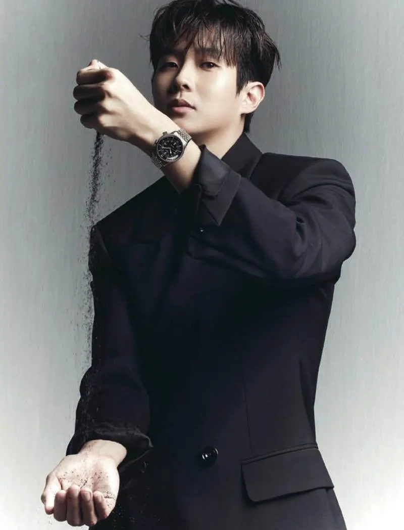 Choi woo shik @ Esquire Korea January 2024