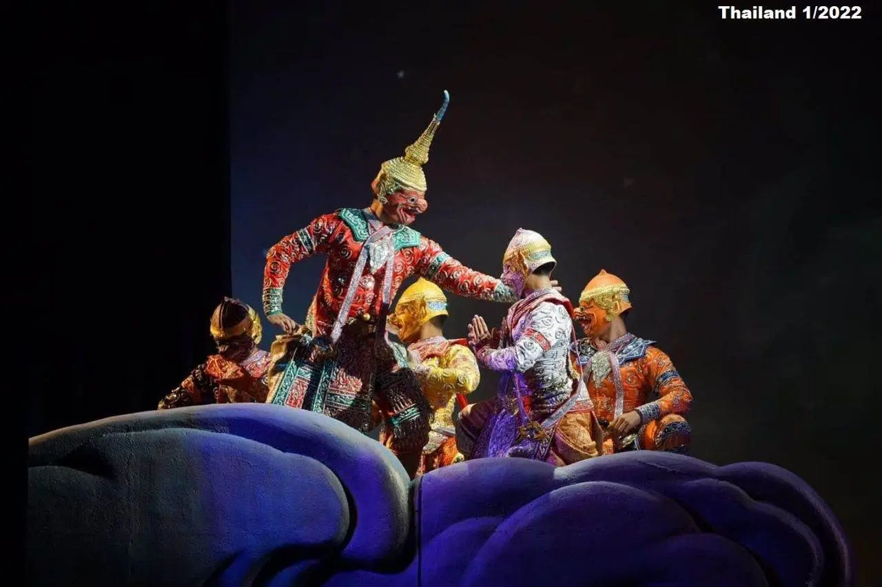 Thai Traditional Shows on the Children Day 2022