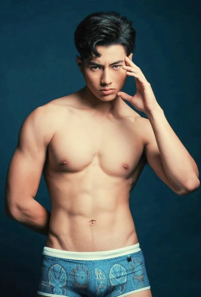 หน้าได้หุ่นล่ำกำลังดีผิวสองสีบั่นท้ายฟิตแน่นแมนๆไม่ติ้ง หาเพื่อนไลน์โพสต์จังมีจริง นัดซัมติงประจำ