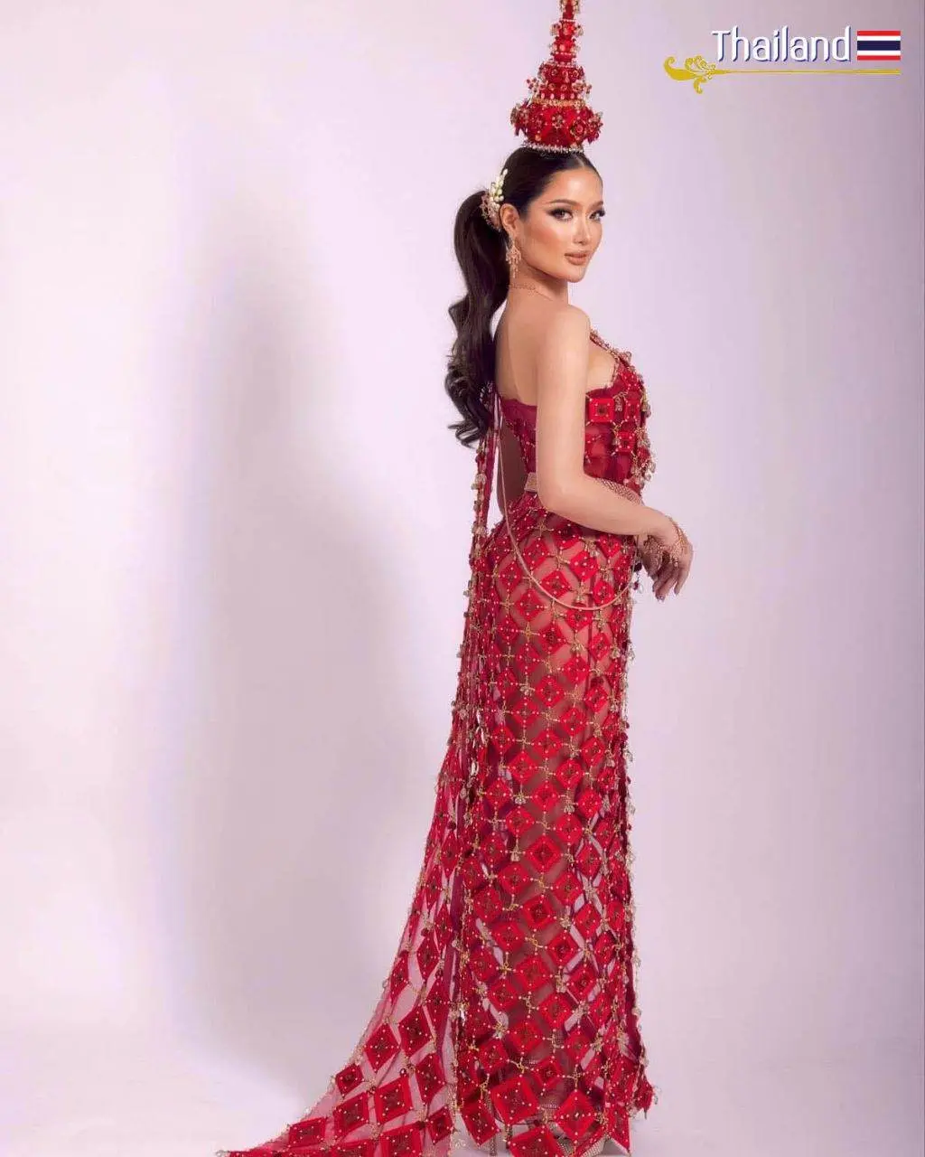 Miss Global Thailand 2023, in a striking Thai costume👍❤️🇹🇭