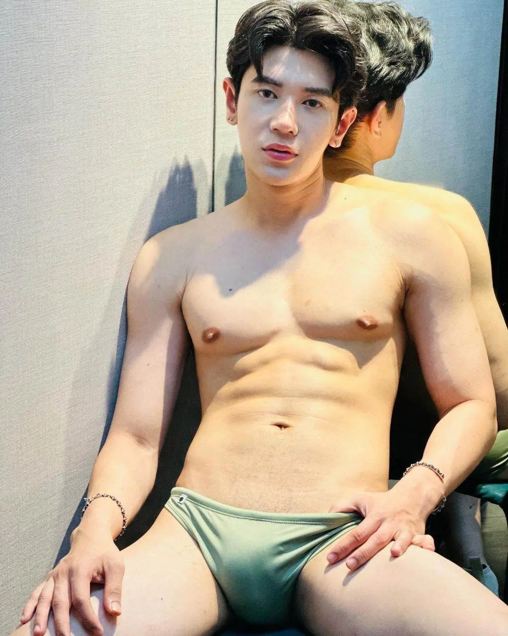 หล่อแบบเอเชีย สไตล์ไทยแลนด์