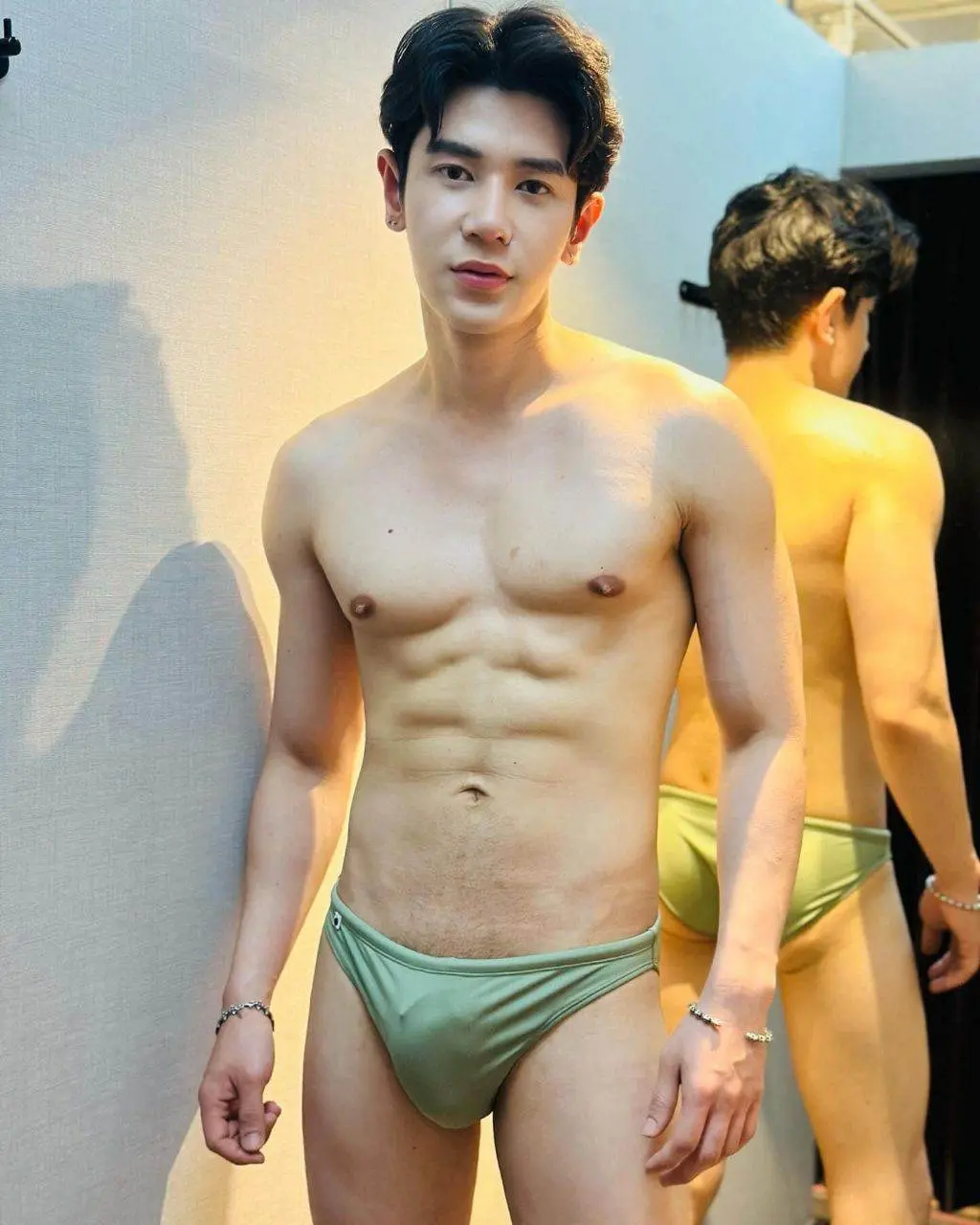 หล่อแบบเอเชีย สไตล์ไทยแลนด์