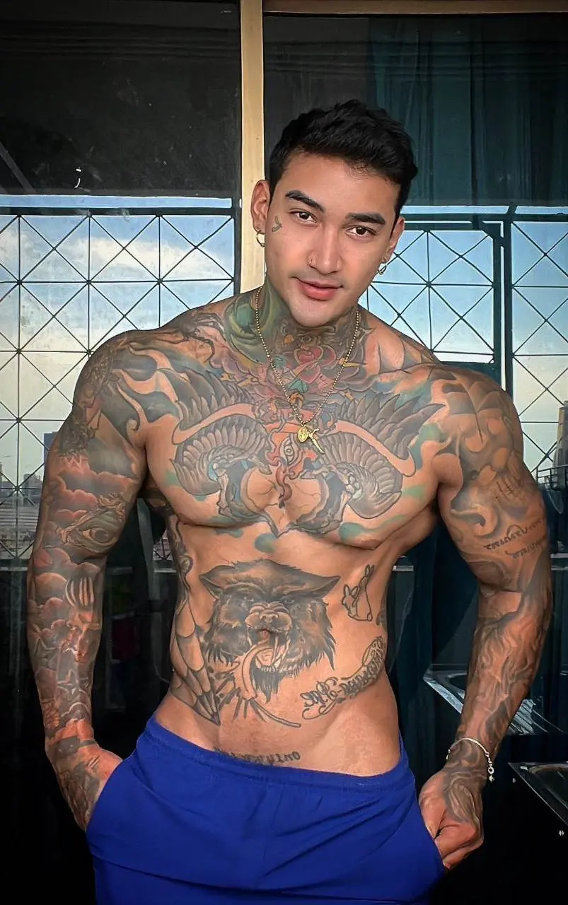 หล่อสะท้านพิภพ