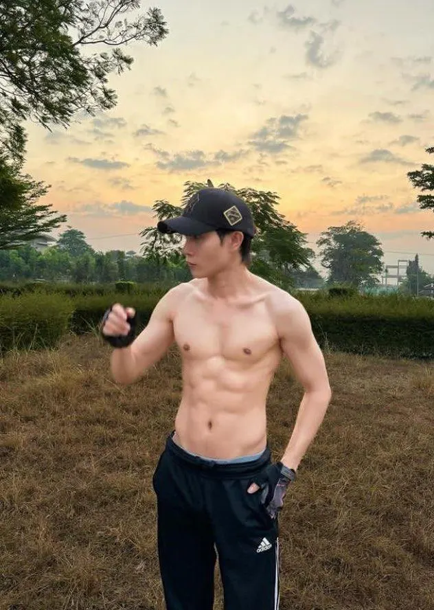 ถอดโชว์เรือนร่าง 2860