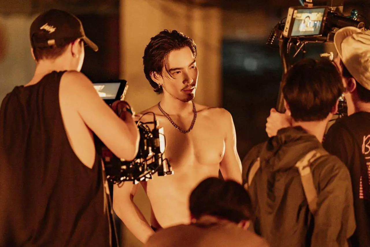 หล่อเซอร์แต่หน้าหวานมากพ่อเอ้ย