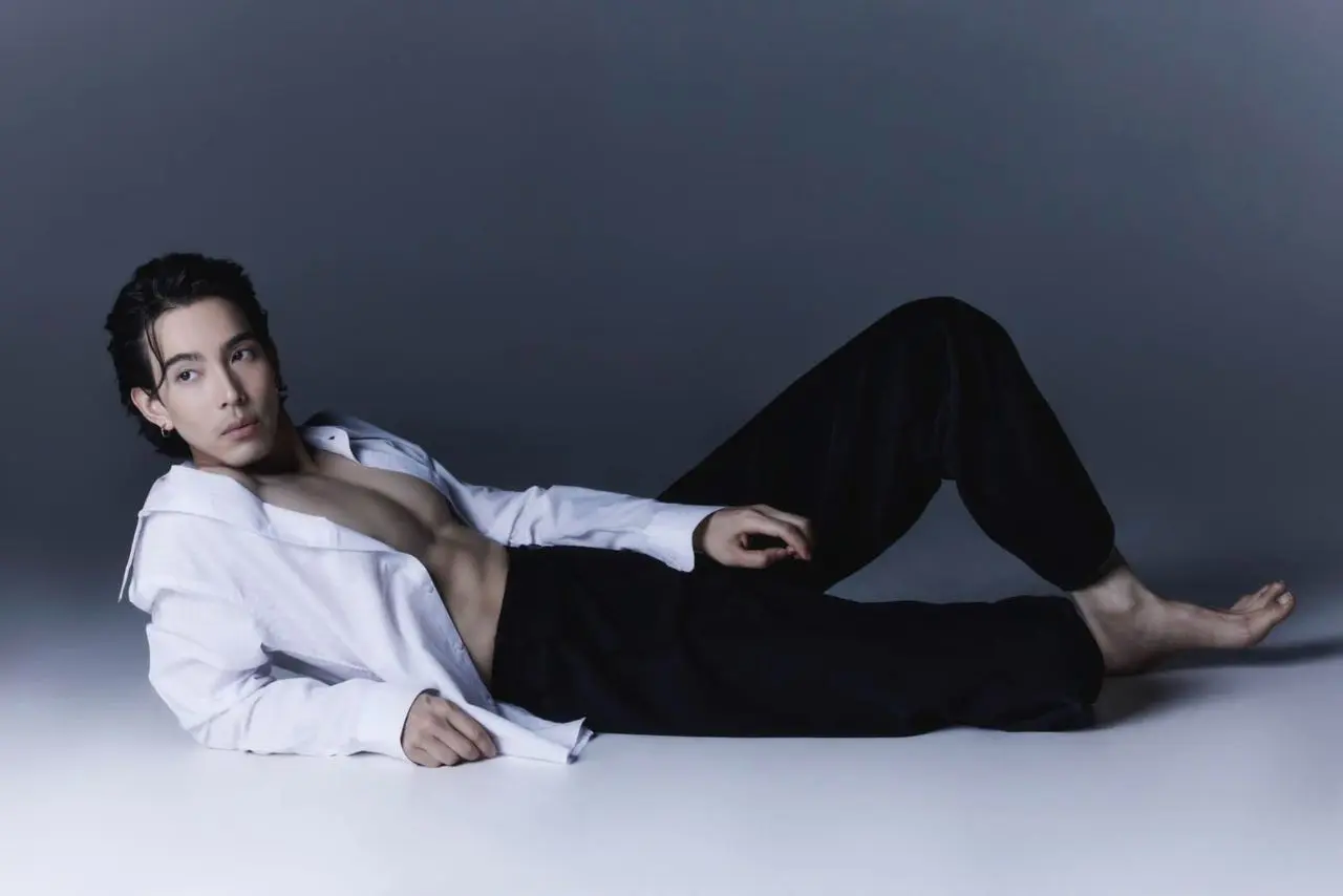 หล่อเซอร์แต่หน้าหวานมากพ่อเอ้ย