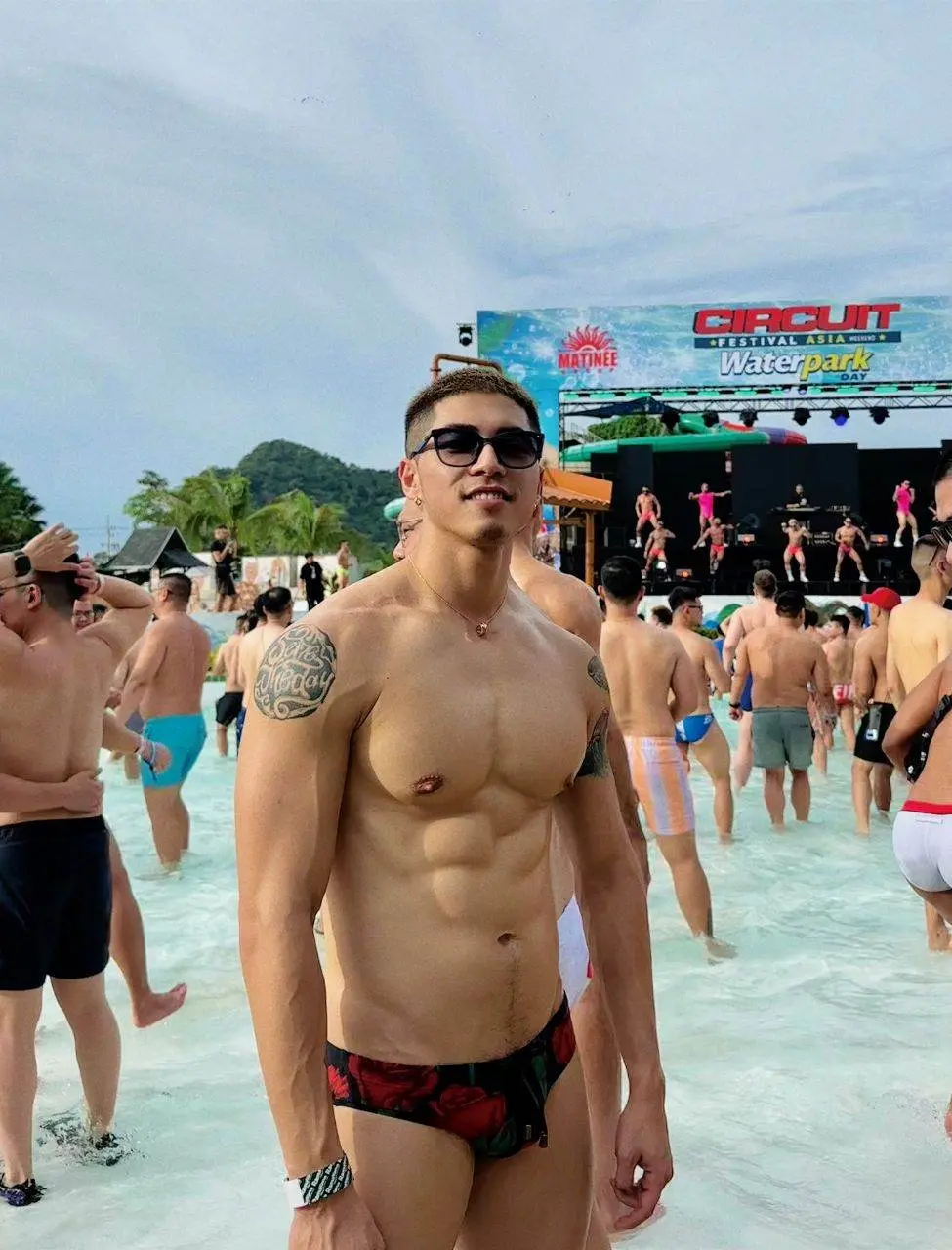 คู่รักแอบแซ่บ