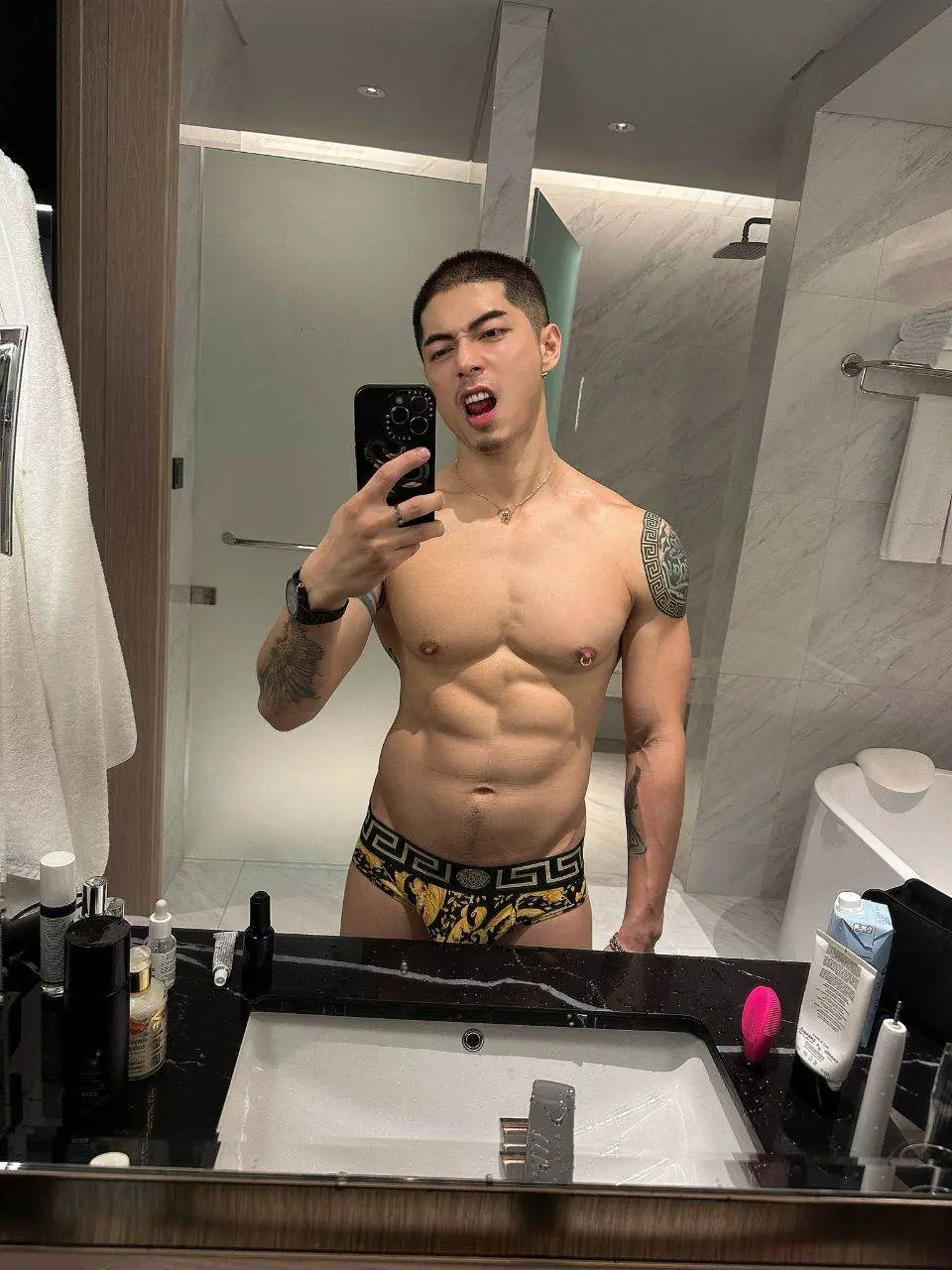 คู่รักแอบแซ่บ