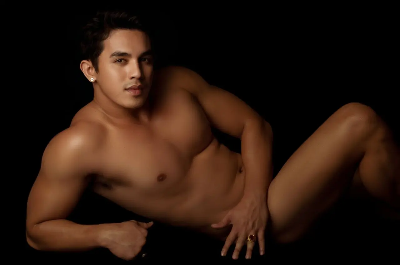 หนุ่มจาก ฟิลิปปินส์ James Martinez.