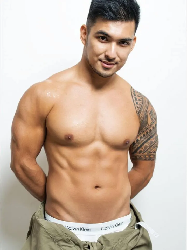 หนุ่มจาก ฟิลิปปินส์ James Martinez.