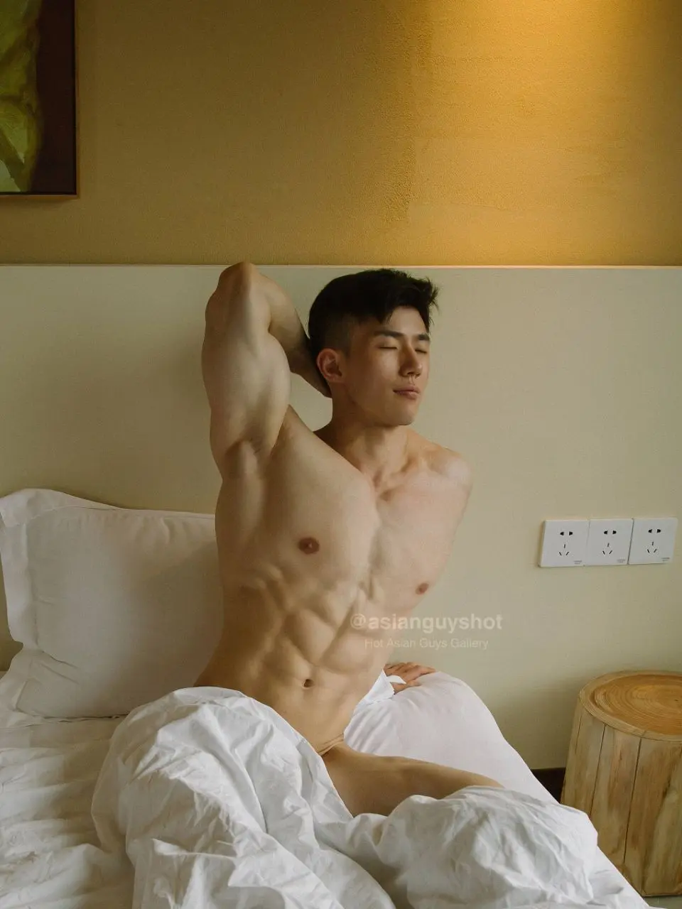 เก่าเล่าใหม่ young man from china
