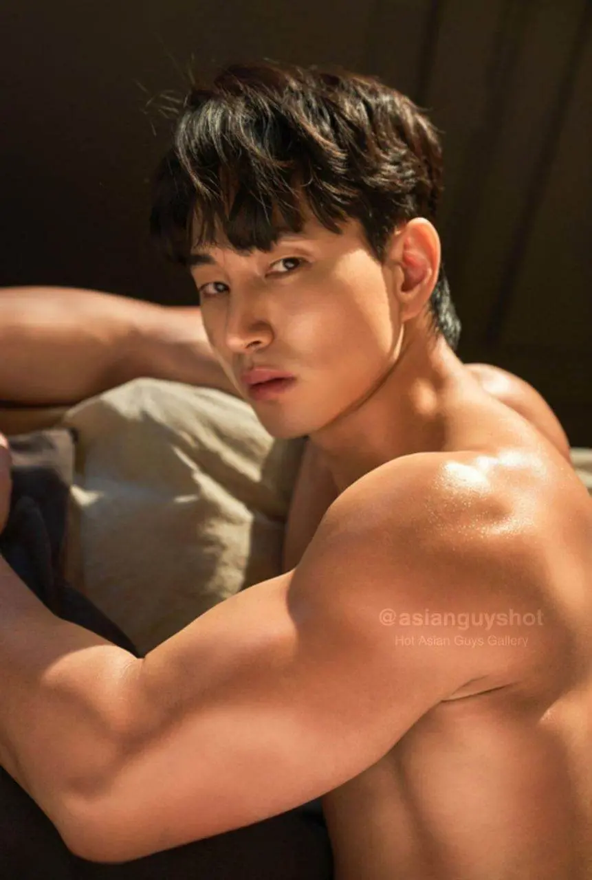 เก่าเล่าใหม่ young man from china