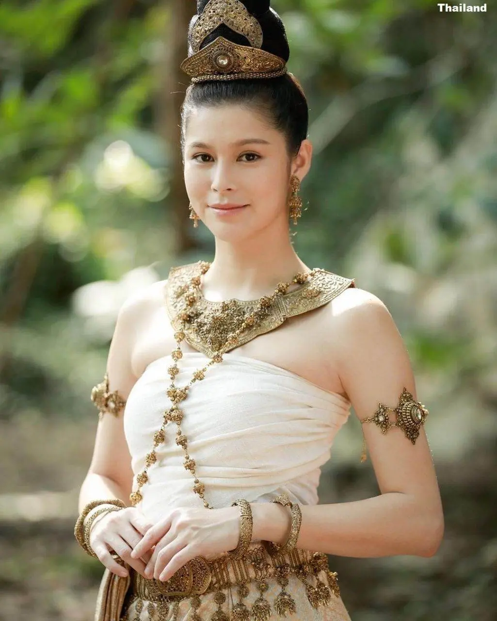 Yiiiwha in Dvaravati Style Costume 🇹🇭