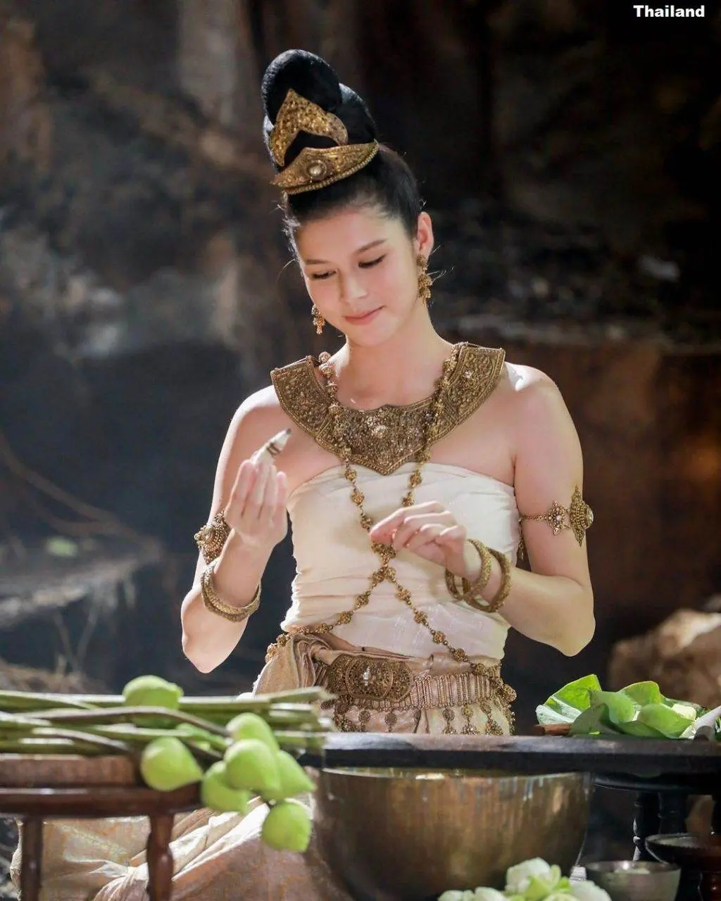 Yiiiwha in Dvaravati Style Costume 🇹🇭