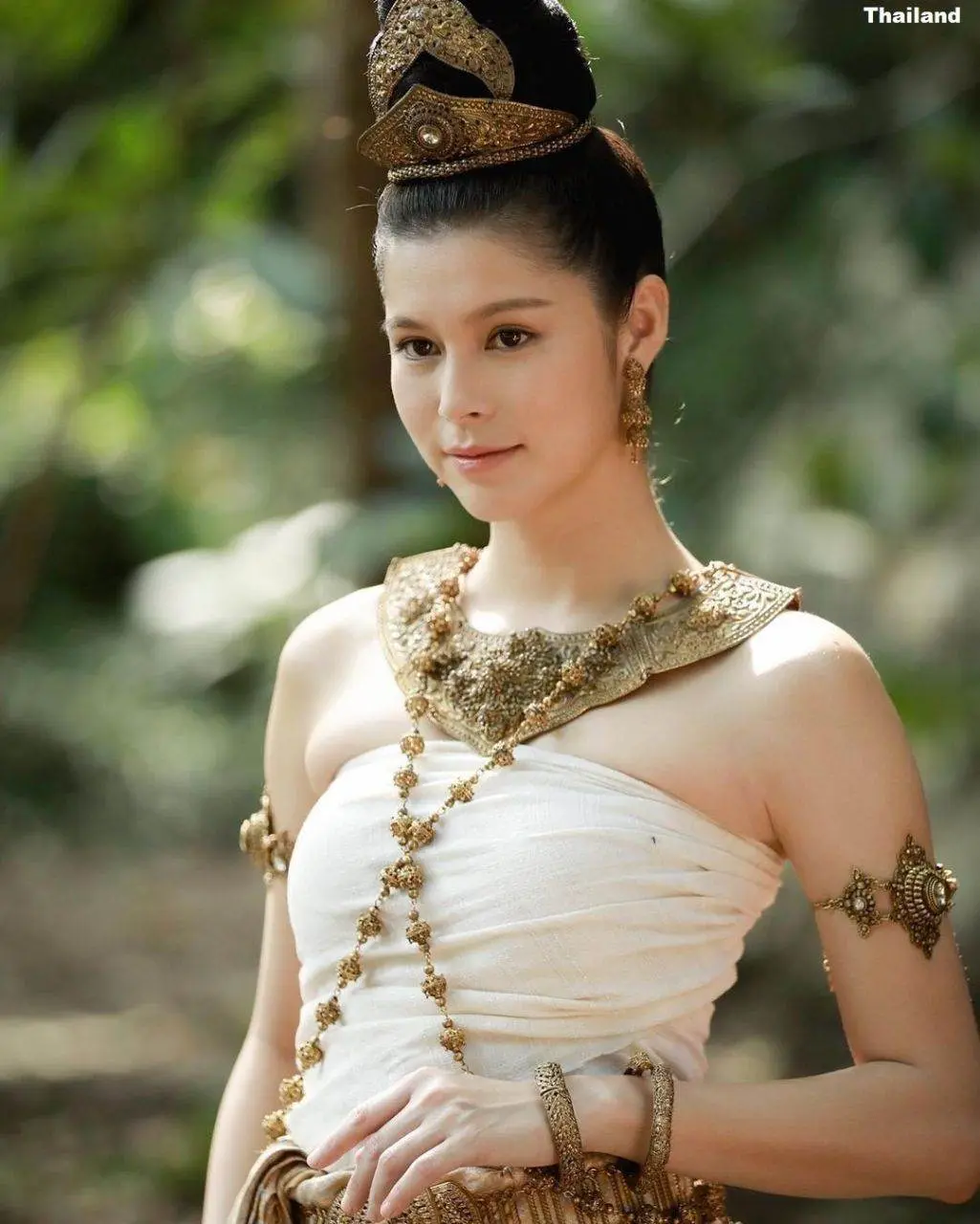 Yiiiwha in Dvaravati Style Costume 🇹🇭