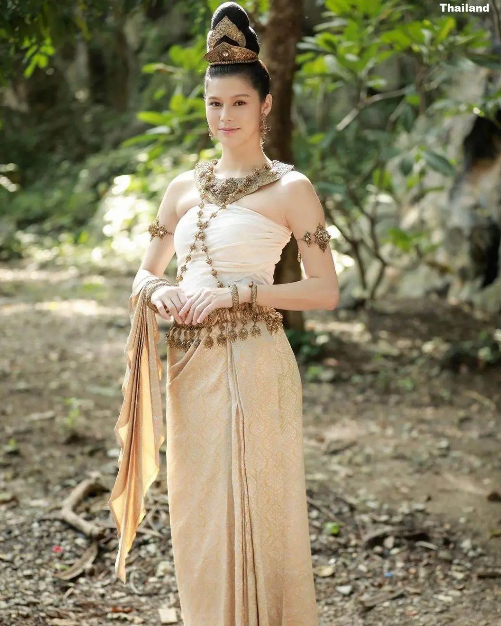 Yiiiwha in Dvaravati Style Costume 🇹🇭