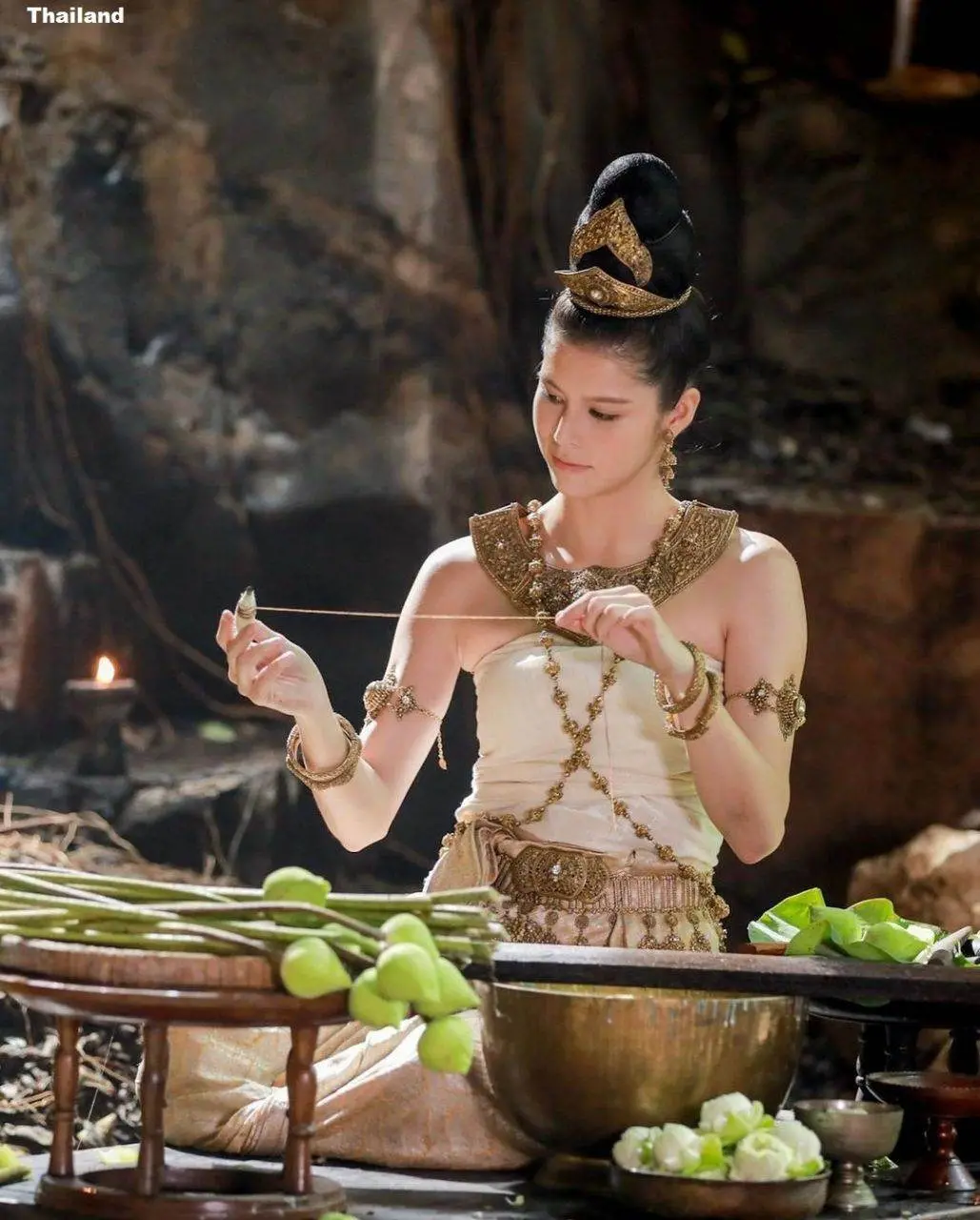 Yiiiwha in Dvaravati Style Costume 🇹🇭