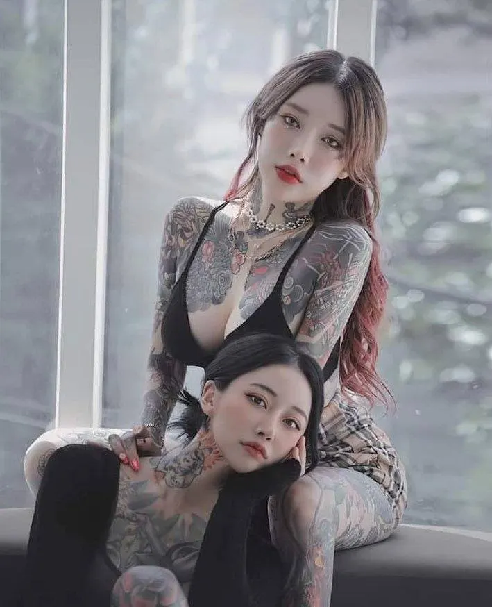 สาวเกาหลี หลงไหล การสัก.