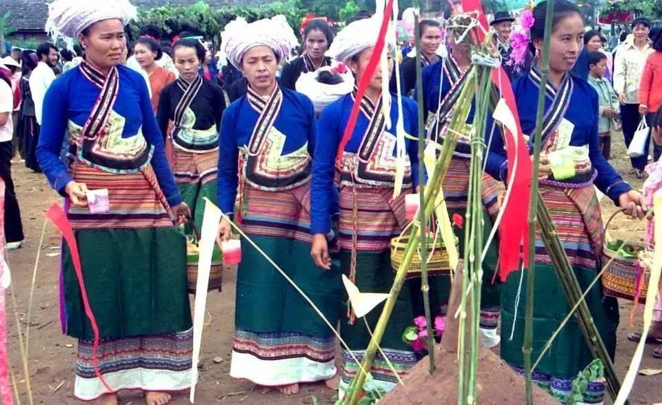 Laos 🇱🇦 | Tai Lue ethnic “ເຜົ່າໄຕລື້”