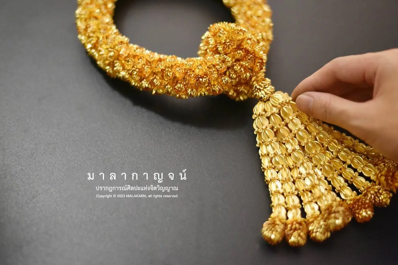 ดอกไม้ไหวแซมเกล้า