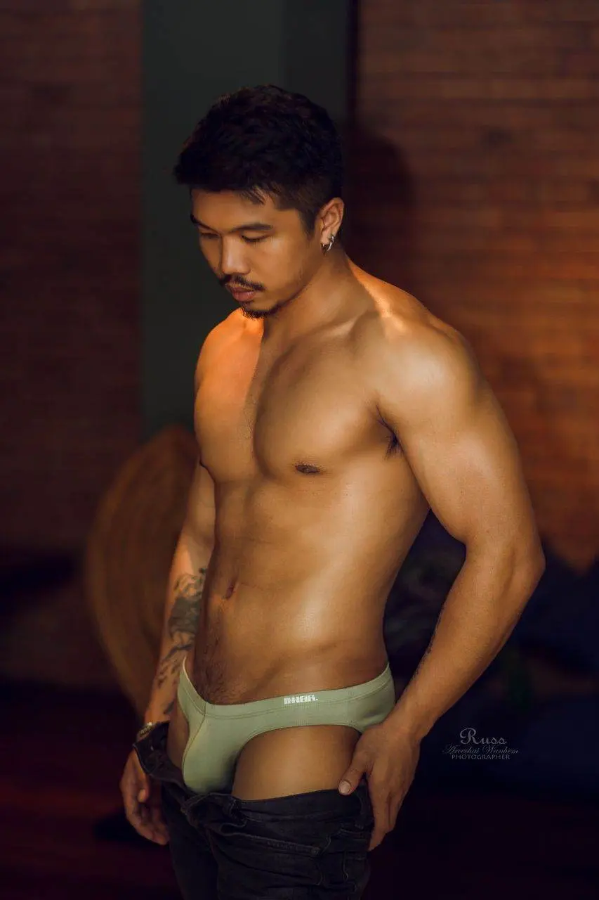 หันหลังโชว์ รอยสัก tw.@D199246