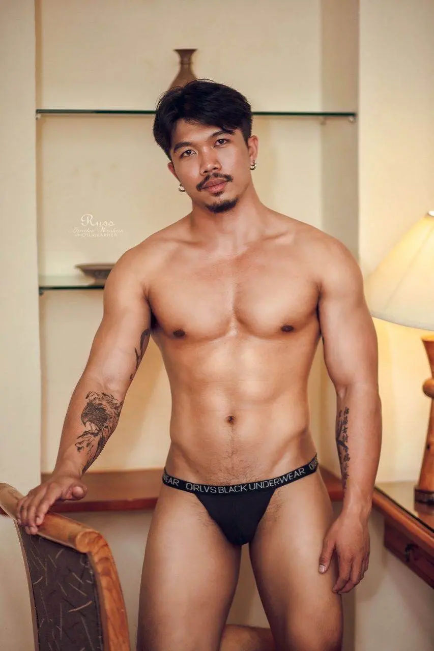 หันหลังโชว์ รอยสัก tw.@D199246