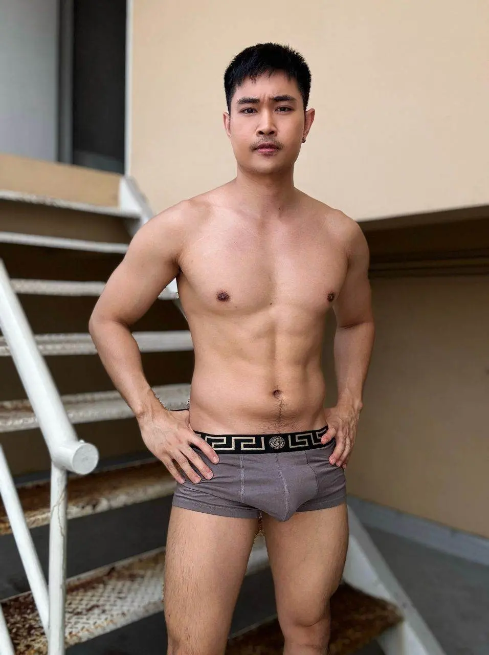 Morning wood หนุ่มไทย
