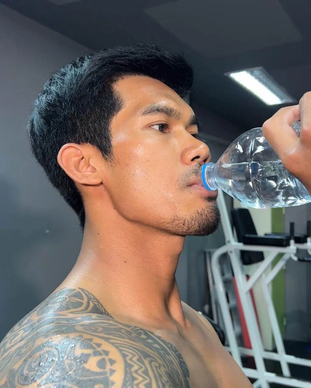 เข้มล้นเอ่อกระบอก
