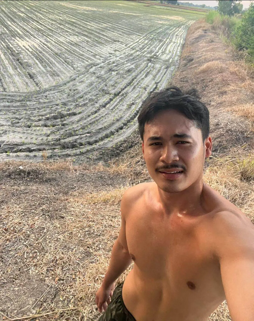 เข้มล้นเอ่อกระบอก