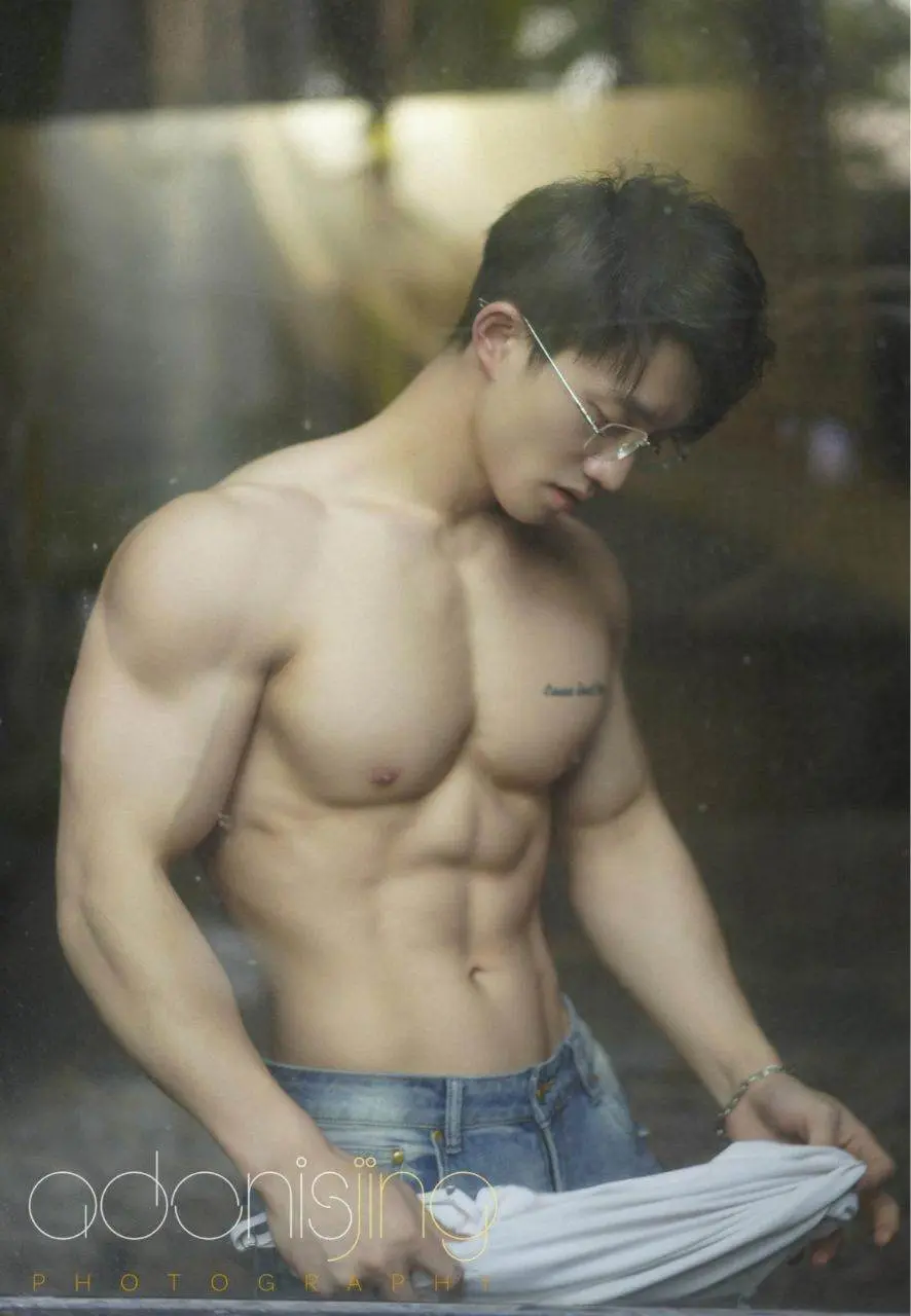 หนุ่มหล่อขึ้นปก 1188.1