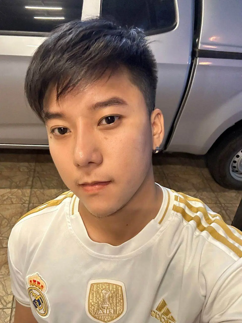 เห็นคือชาย ที่จริงคือ สาวหล่อ...