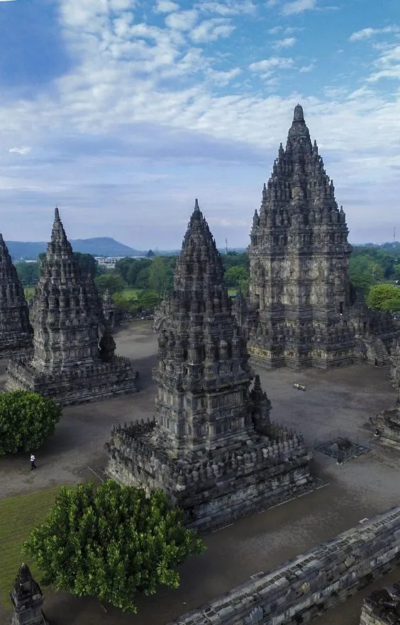 ปรัมบานัน สถาปัตยกรรม สร้างก่อน นครวัด 300 ปี.