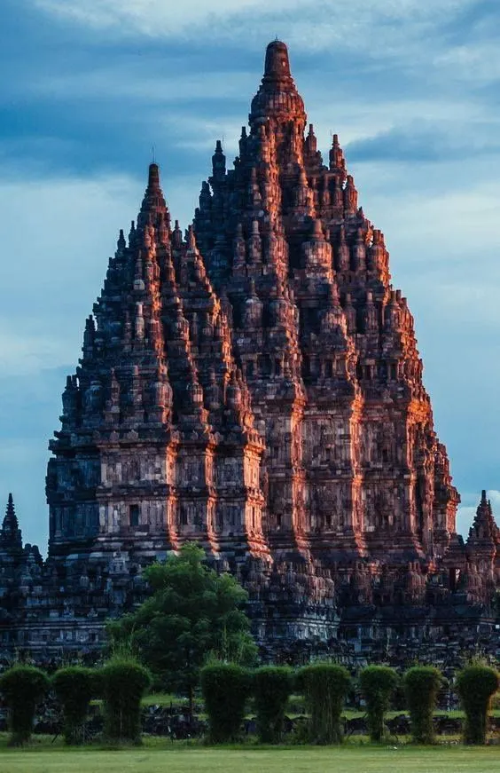 ปรัมบานัน สถาปัตยกรรม สร้างก่อน นครวัด 300 ปี.