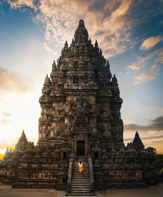 ปรัมบานัน สถาปัตยกรรม สร้างก่อน นครวัด 300 ปี.