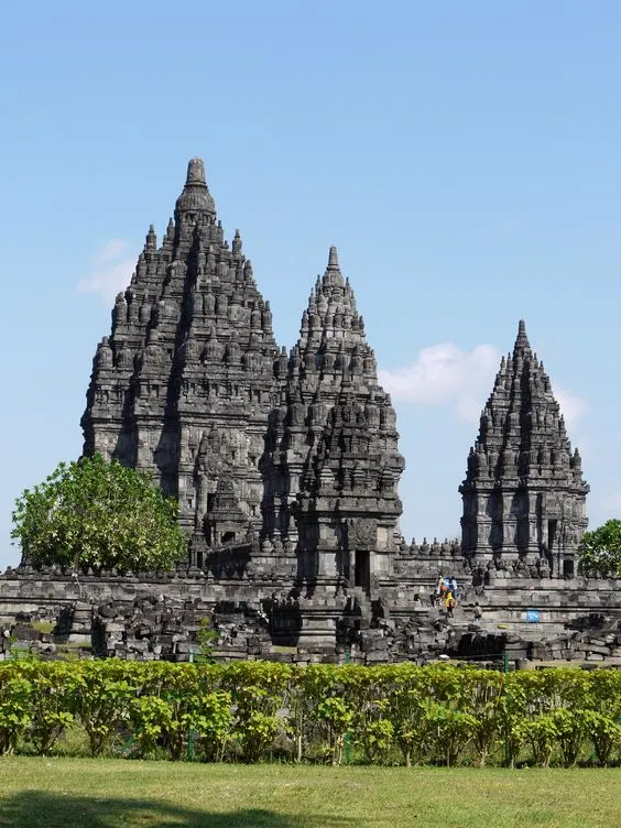 ปรัมบานัน สถาปัตยกรรม สร้างก่อน นครวัด 300 ปี.