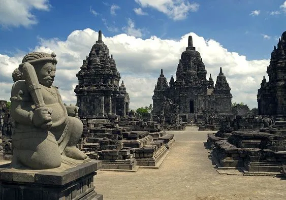 ปรัมบานัน สถาปัตยกรรม สร้างก่อน นครวัด 300 ปี.