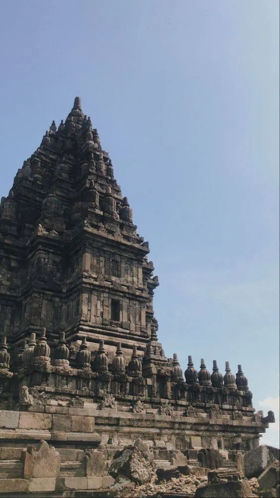 ปรัมบานัน สถาปัตยกรรม สร้างก่อน นครวัด 300 ปี.
