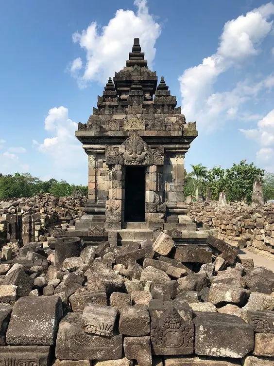 ปรัมบานัน สถาปัตยกรรม สร้างก่อน นครวัด 300 ปี.