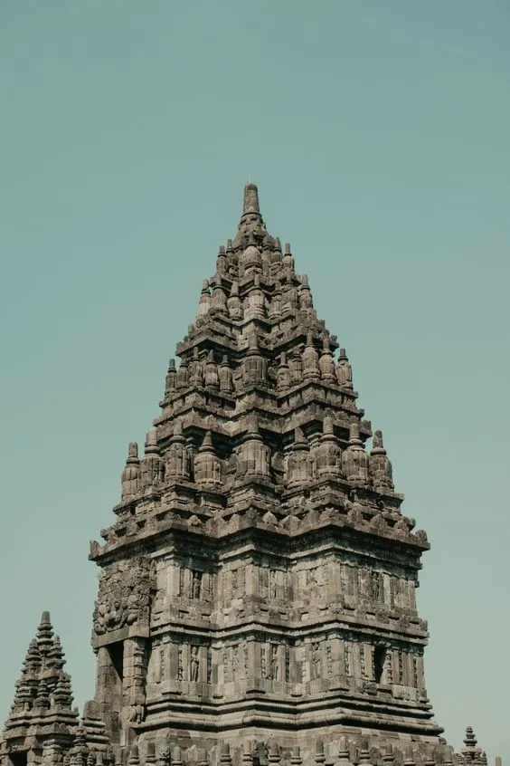 ปรัมบานัน สถาปัตยกรรม สร้างก่อน นครวัด 300 ปี.