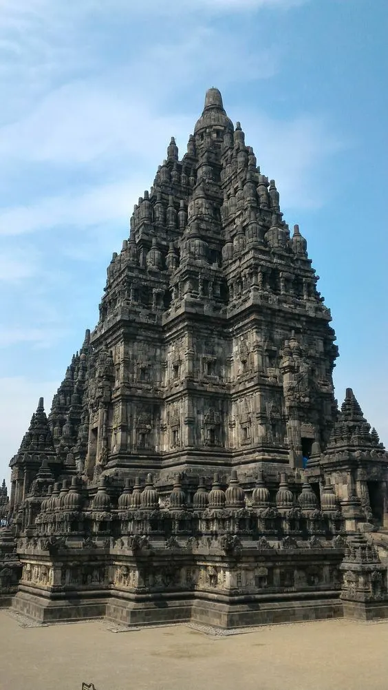 ปรัมบานัน สถาปัตยกรรม สร้างก่อน นครวัด 300 ปี.