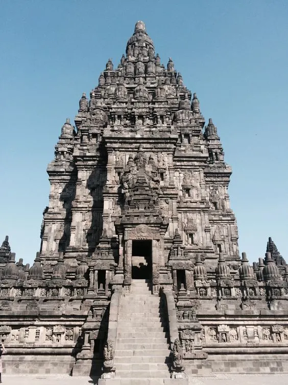 ปรัมบานัน สถาปัตยกรรม สร้างก่อน นครวัด 300 ปี.