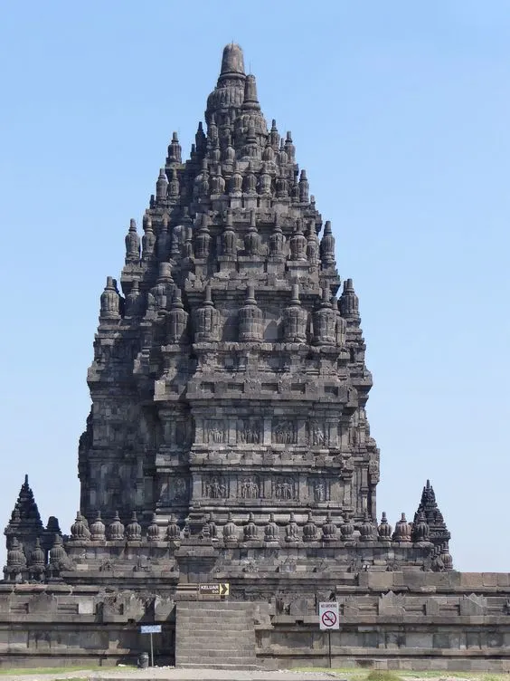 ปรัมบานัน สถาปัตยกรรม สร้างก่อน นครวัด 300 ปี.