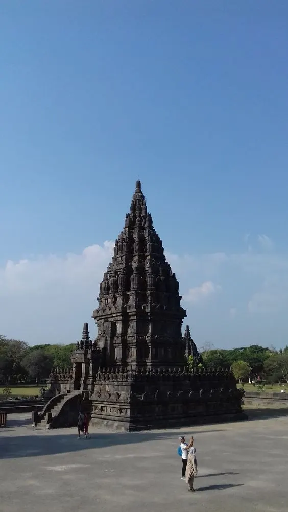 ปรัมบานัน สถาปัตยกรรม สร้างก่อน นครวัด 300 ปี.