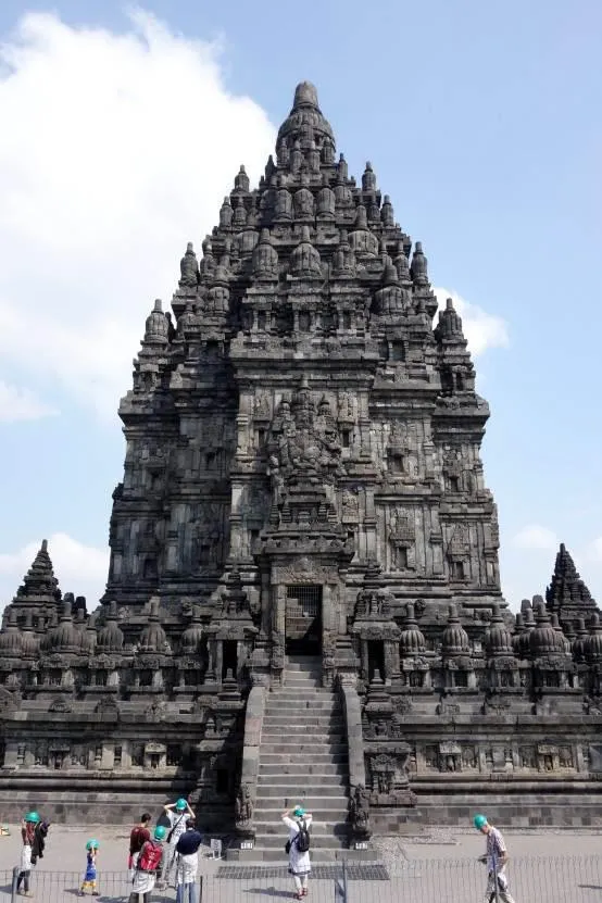 ปรัมบานัน สถาปัตยกรรม สร้างก่อน นครวัด 300 ปี.