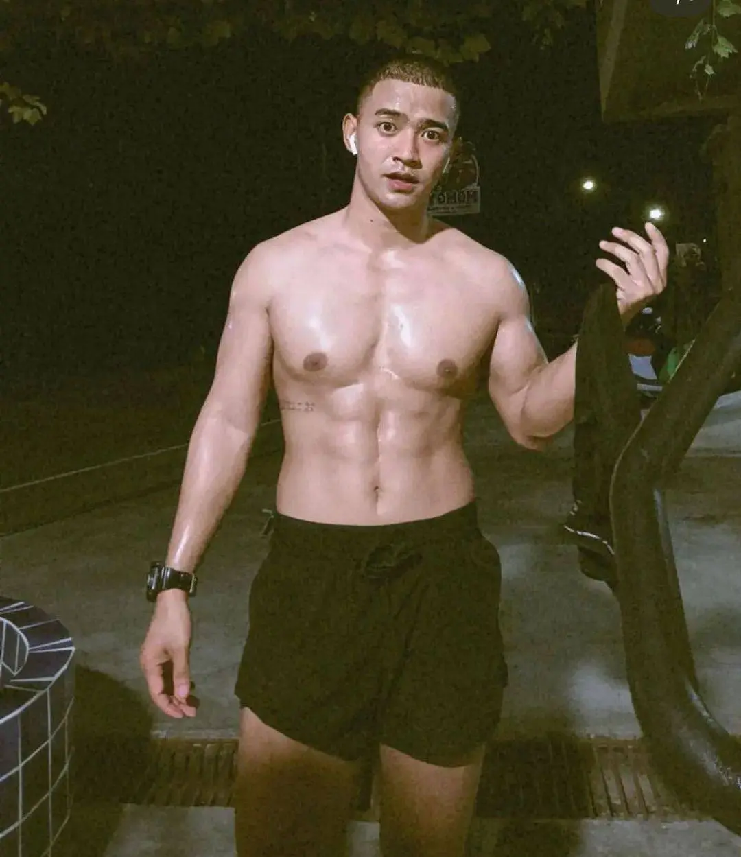 กลิ่นออนไลน์